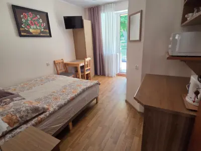 Pokoje Przy Skwerze w otoczeniu drzew - Noclegi Władysławowo, Pokoje gościnne - miniatura 15