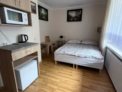 Pokoje Przy Skwerze w otoczeniu drzew - Noclegi Władysławowo, Pokoje gościnne - miniatura 16
