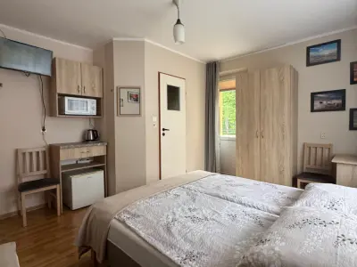 Pokoje Przy Skwerze w otoczeniu drzew - Noclegi Władysławowo, Pokoje gościnne - miniatura 17