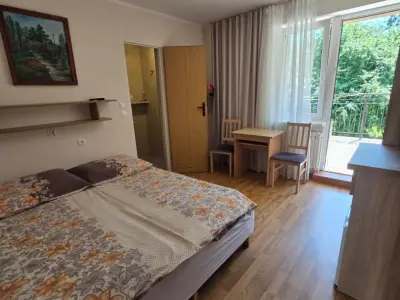 Pokoje Przy Skwerze w otoczeniu drzew - Noclegi Władysławowo, Pokoje gościnne - miniatura 23